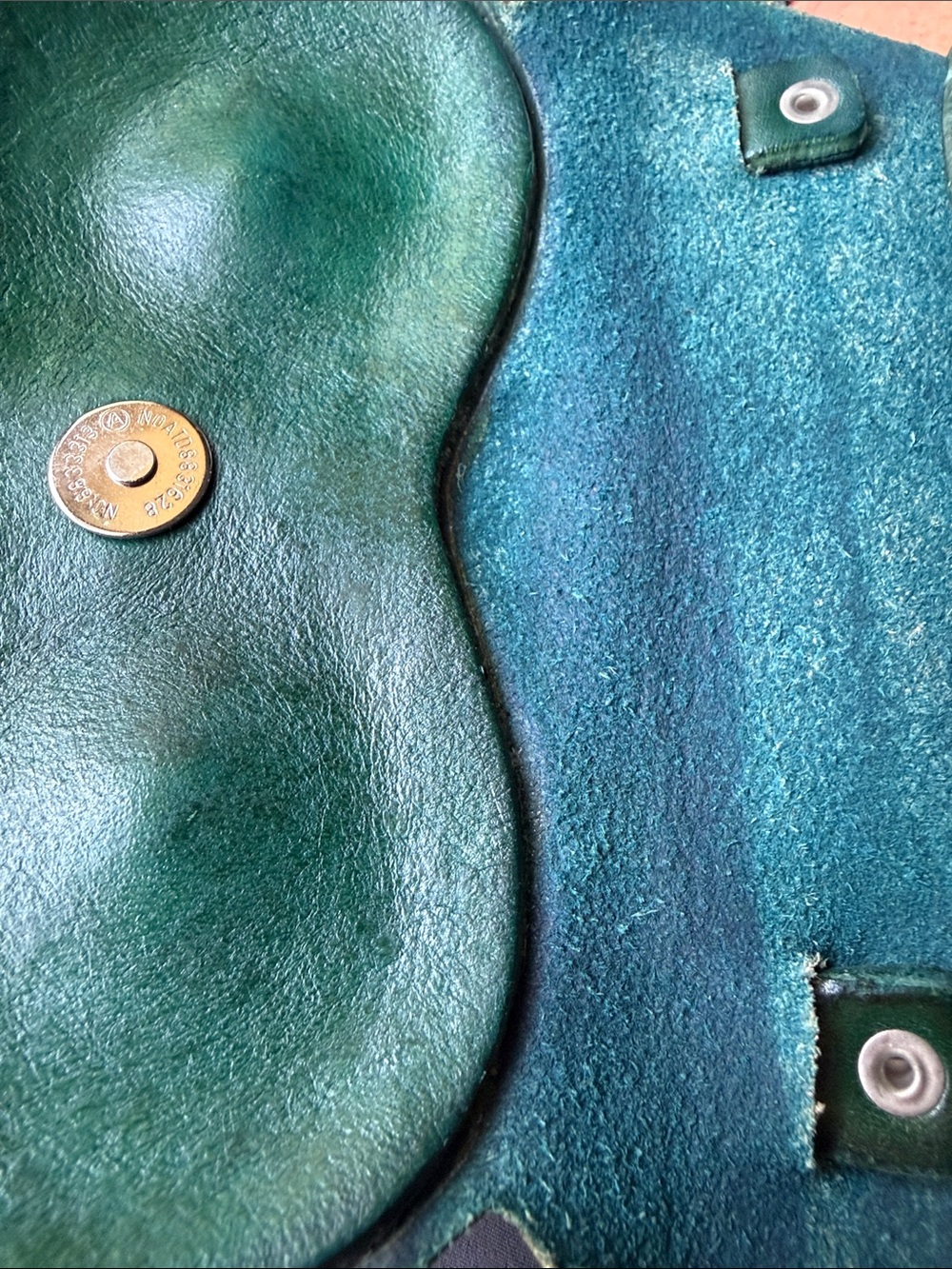 Green Owl Leather Crossbody Bag with Playful Eye Detail - Picture 10 of 11